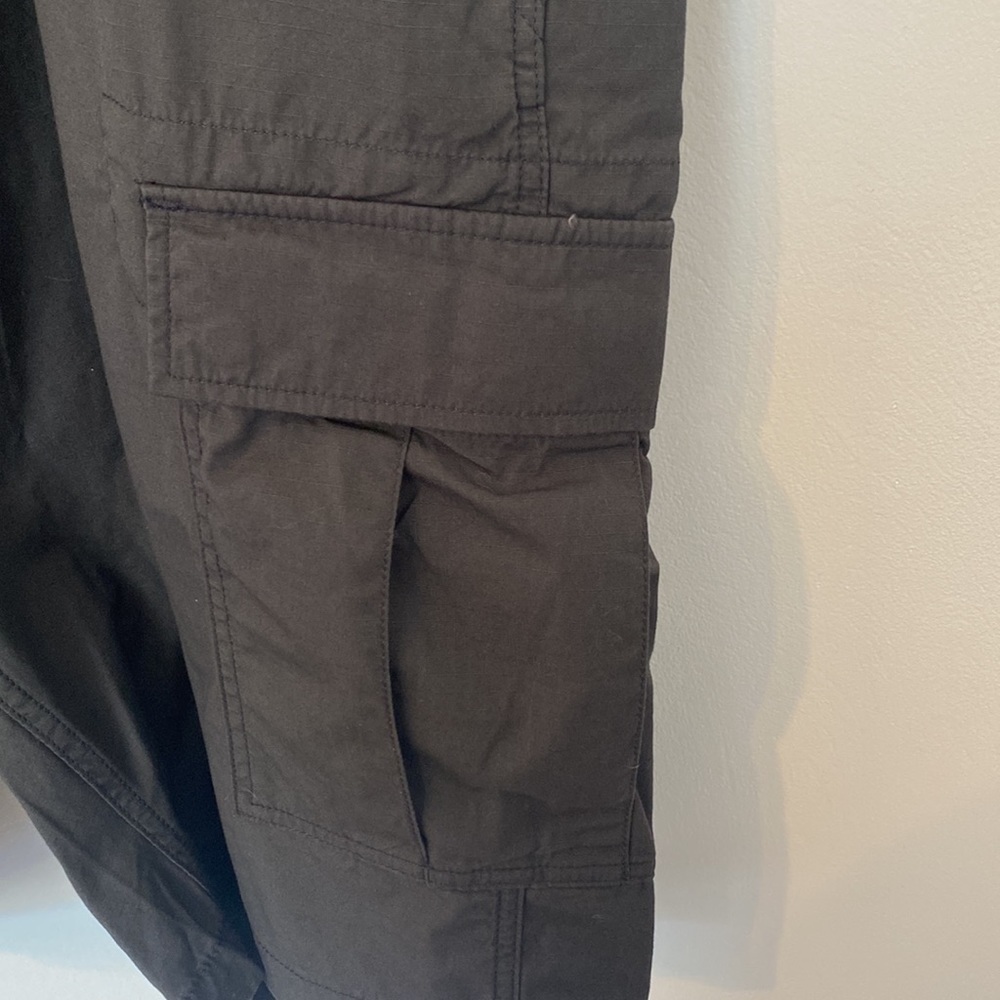 Nwt Levi’s 52 Big & Tall Black Grey Carrier Cargo Shorts - Picture 8 of 16